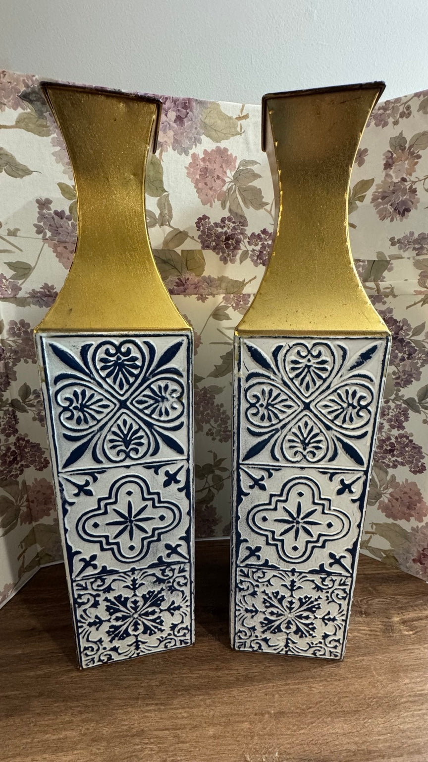 Set of 2 Blue & White Mediterranean Style Decorative Floor Vases – Gold Accent