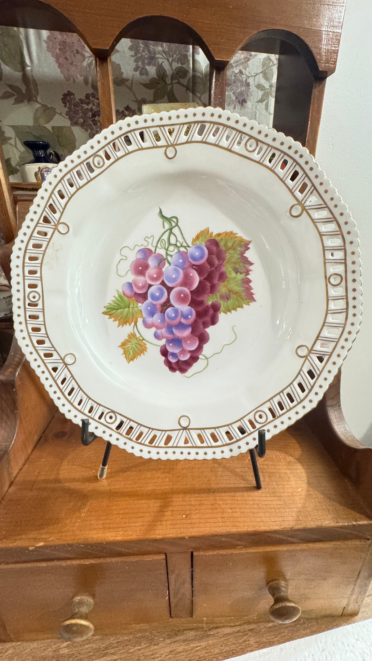 Vintage Chelsea House Grape Decorative Bowl Plate – Pierced Rim 10