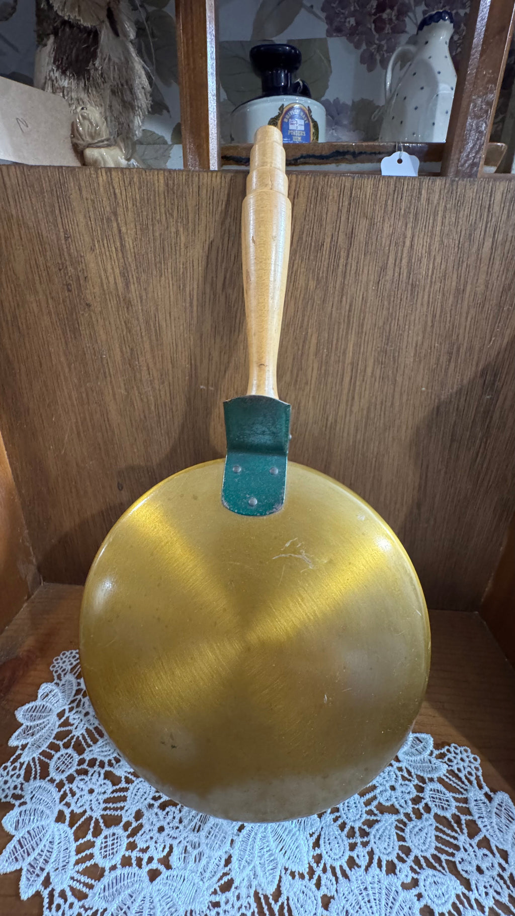 Vintage Silent Butler Crumb Catcher – Gold & Green with Wooden Handle