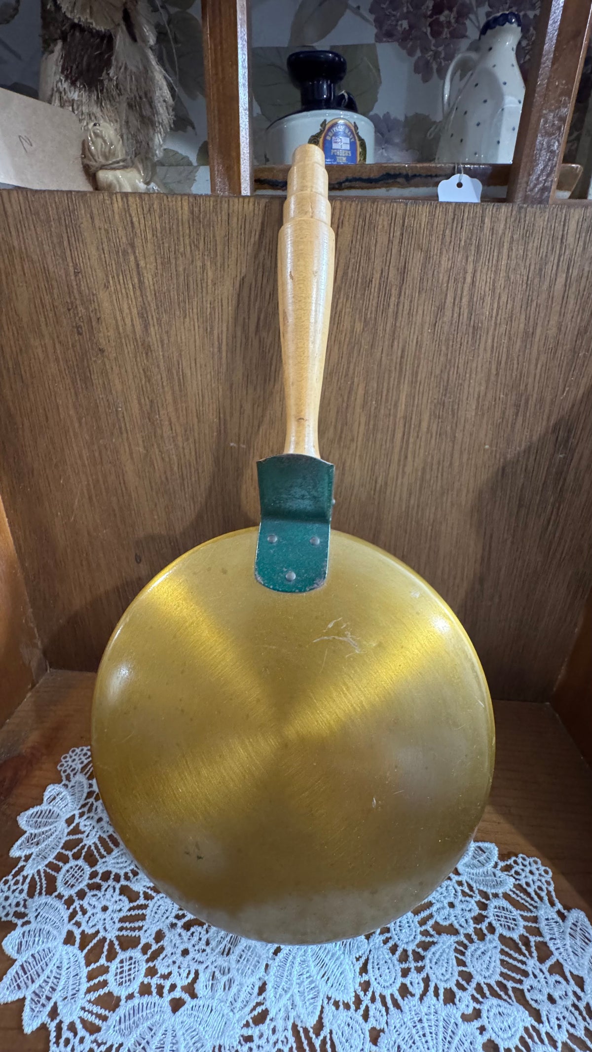 Vintage Silent Butler Crumb Catcher – Gold & Green with Wooden Handle