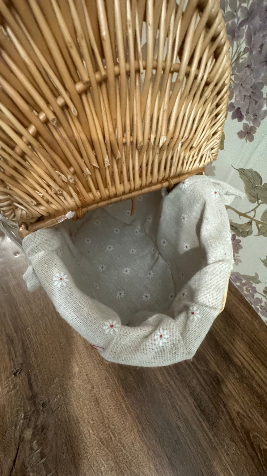 Vintage Wicker Picnic Basket with Lid & Fabric Liner