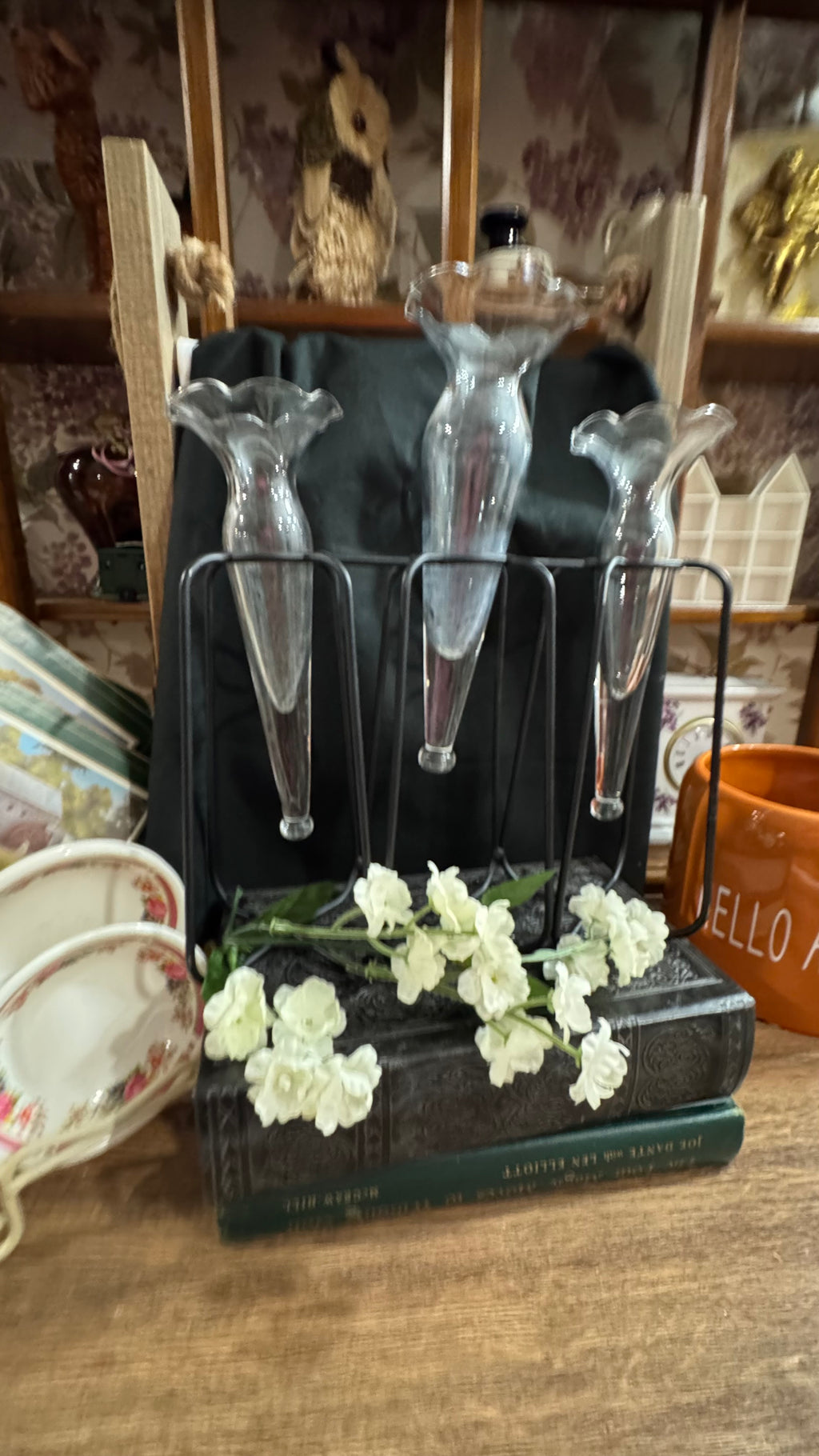 3 Glass Bud Vases with Black Metal Stand – Ruffled Flower Design