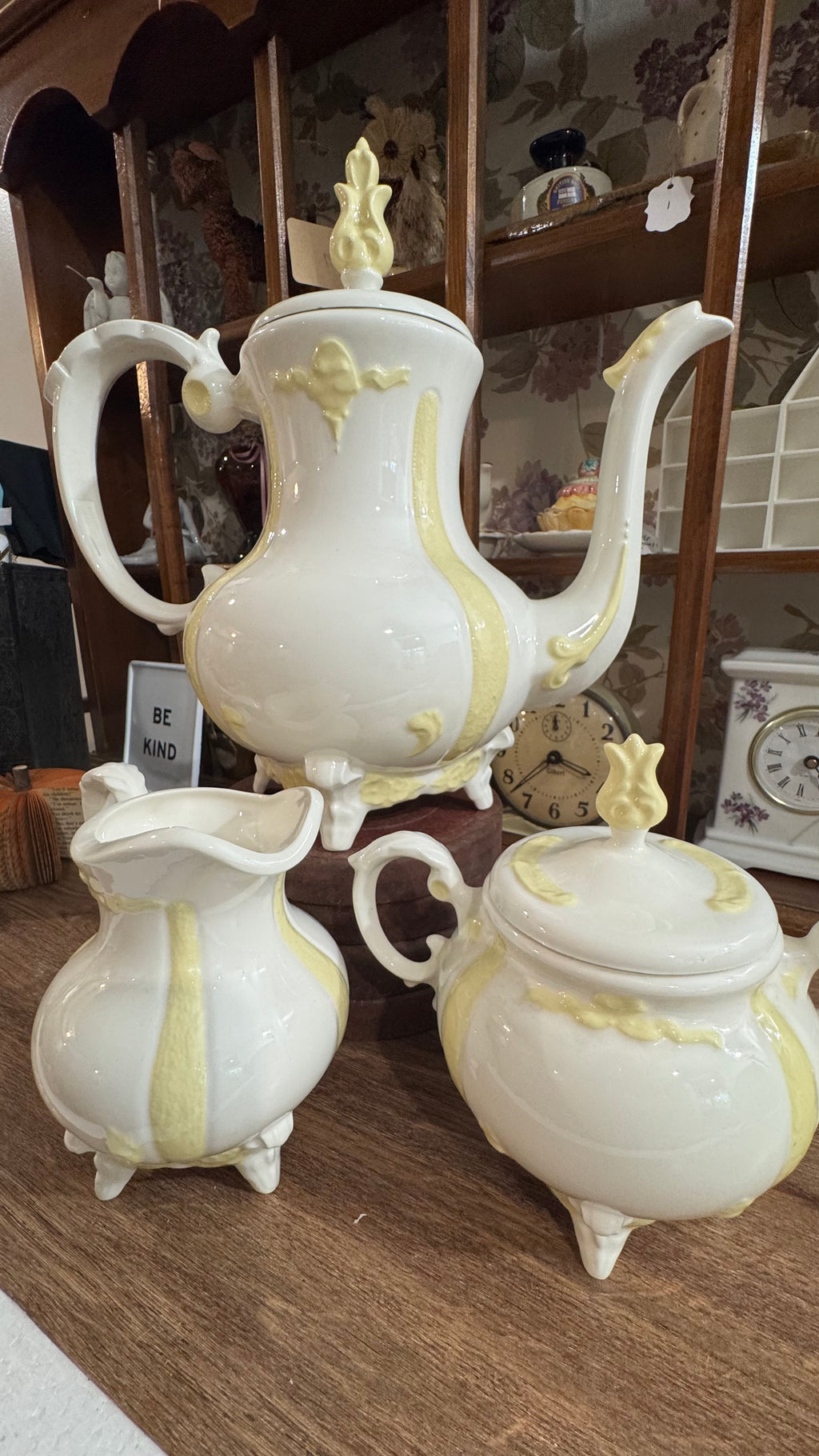 Loma White & Pale Yellow 3-Piece Coffee Set – Ornate Footed Design