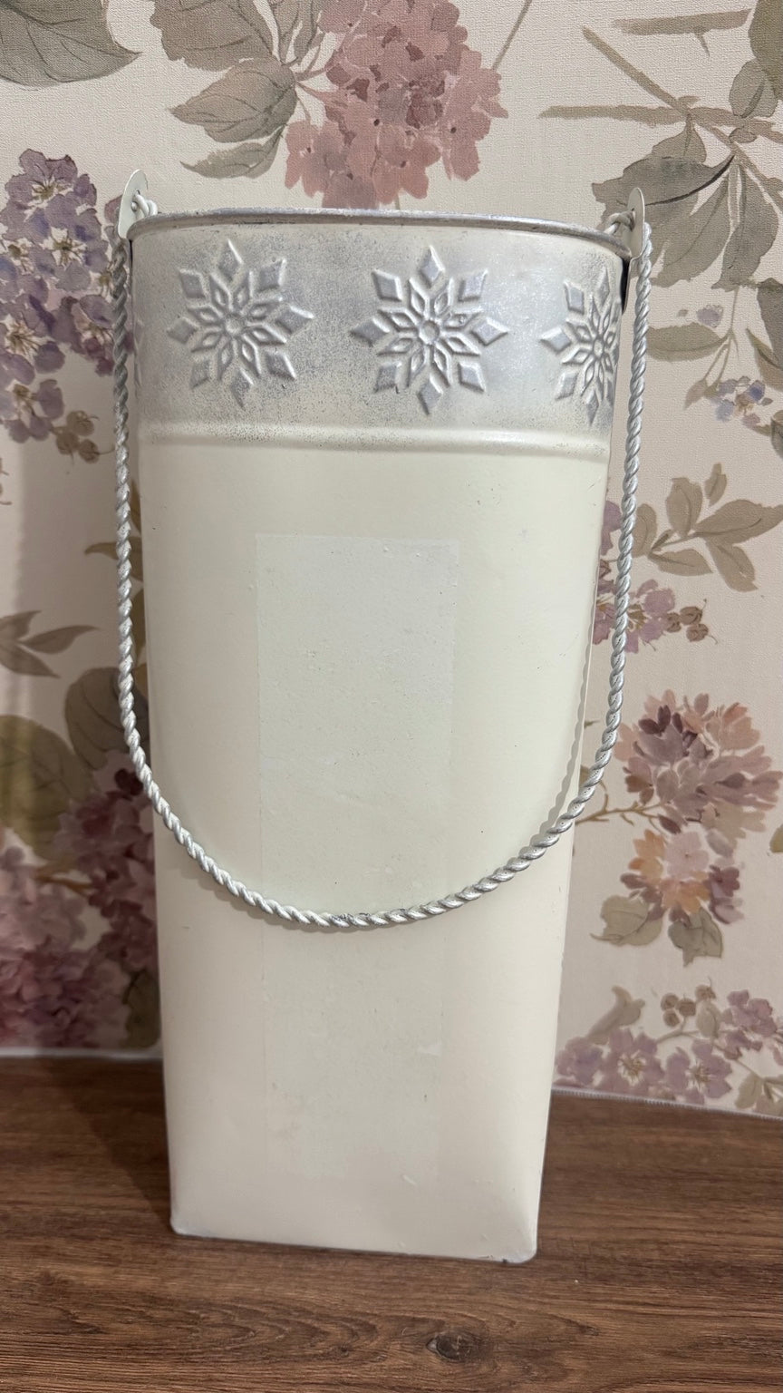 White Metal Farmhouse Wall Pocket Vase | Rustic Floral Holder
