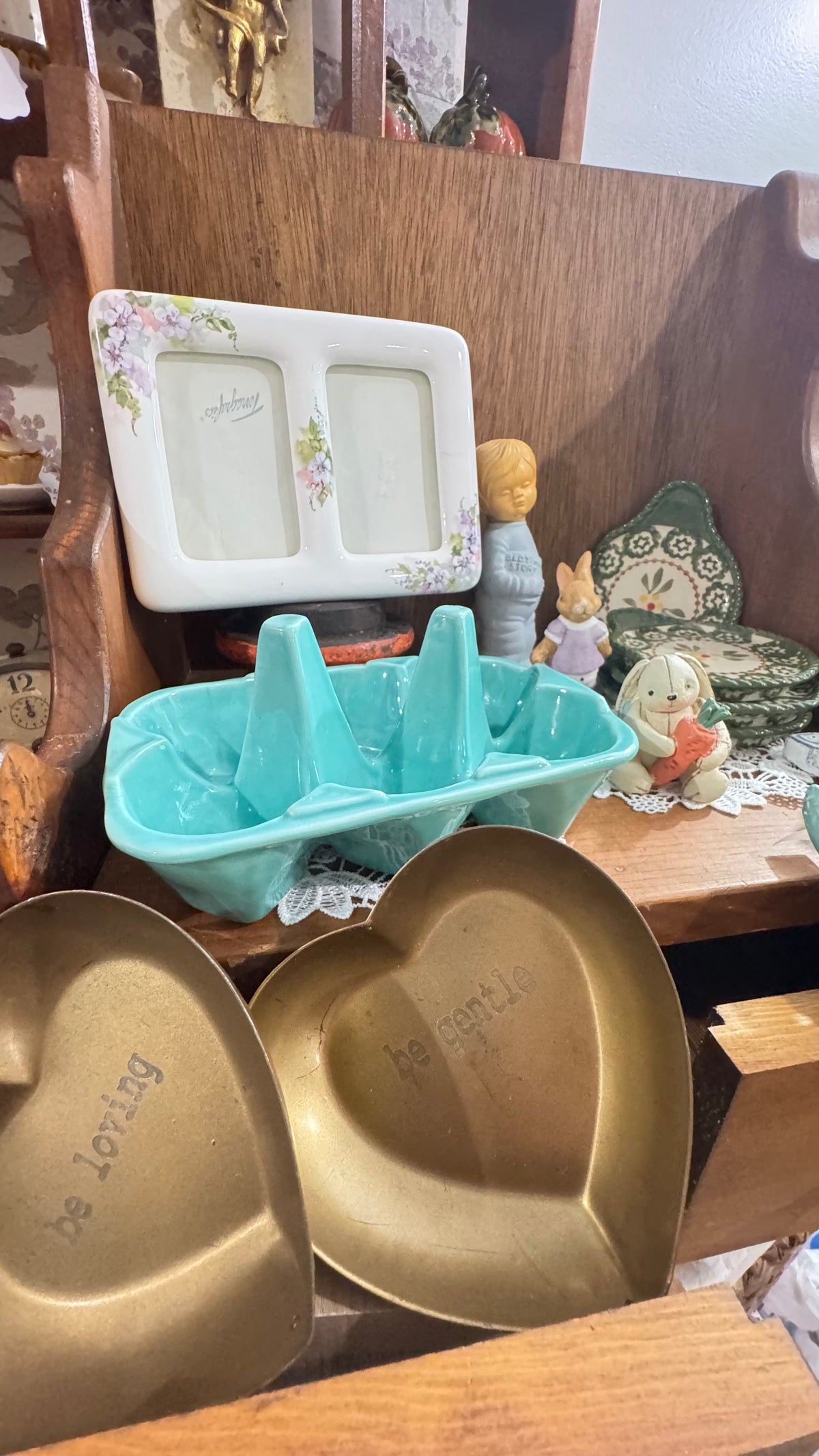 Anthropologie Biscuit Turquoise Ceramic Egg Holder – Holds 6 Eggs