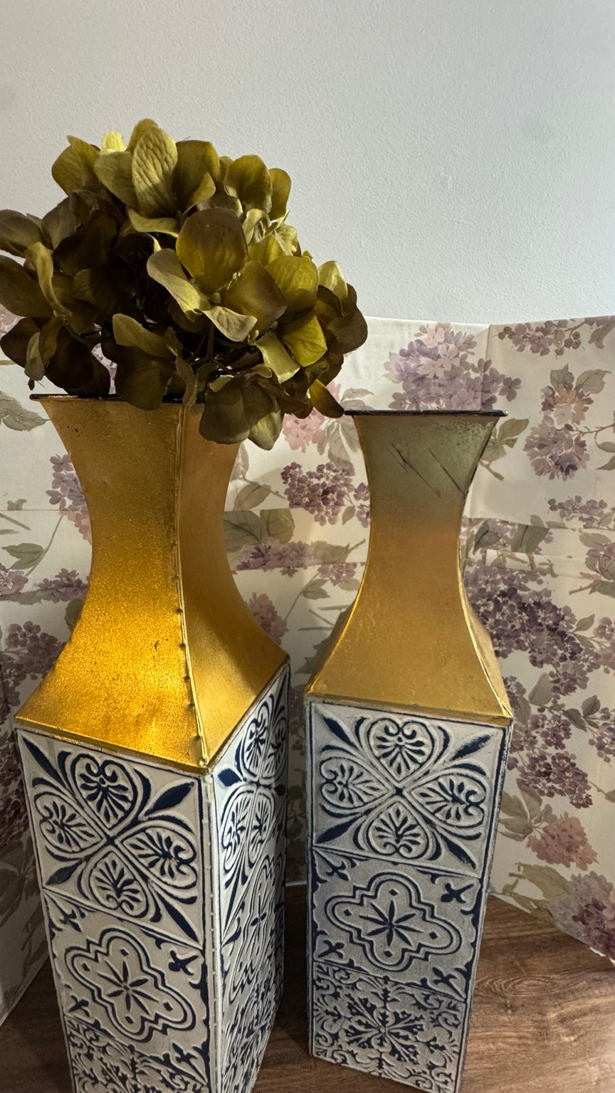 Set of 2 Blue & White Mediterranean Style Decorative Floor Vases – Gold Accent