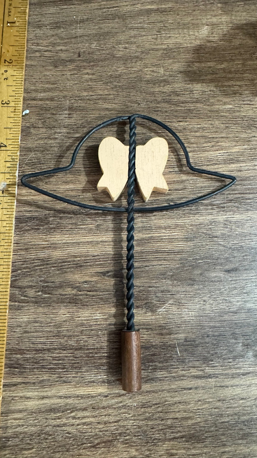 Miniature Rug Beater with Wooden Bow – Vintage Country Decor
