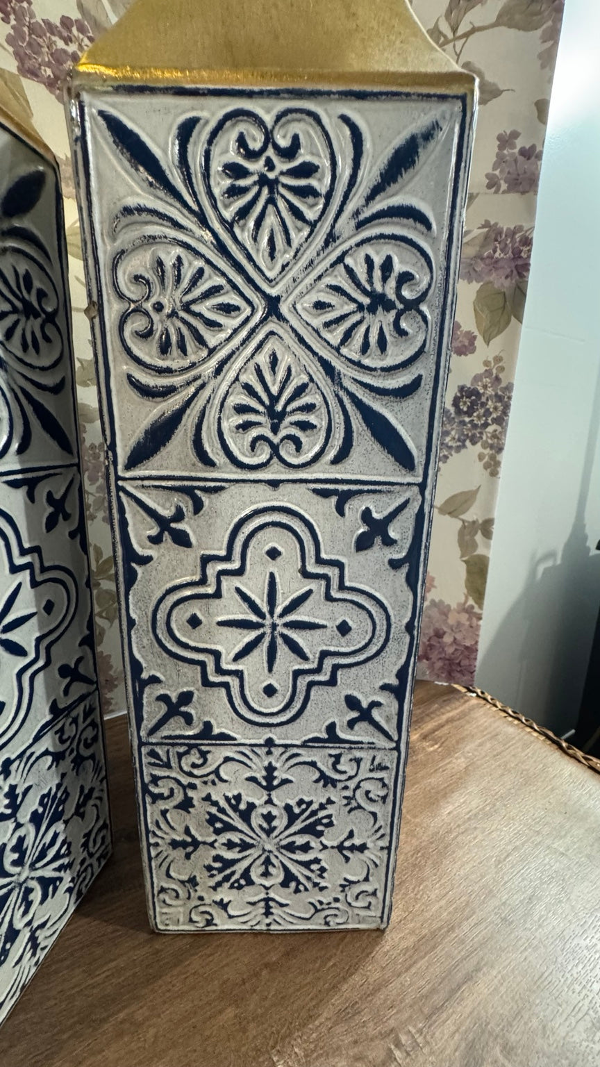 Set of 2 Blue & White Mediterranean Style Decorative Floor Vases – Gold Accent