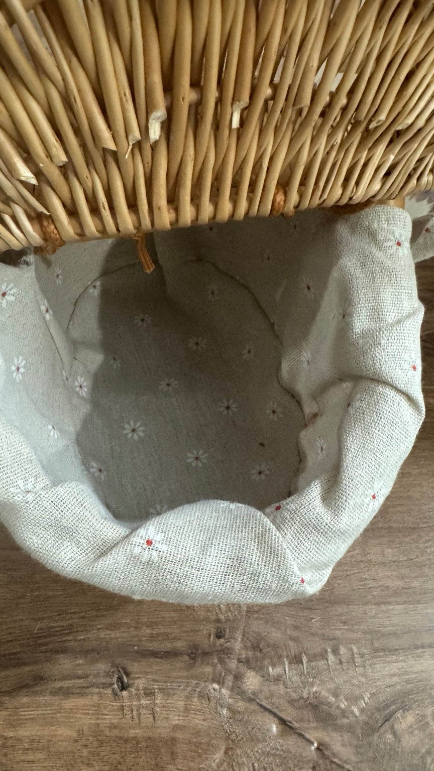 Vintage Wicker Picnic Basket with Lid & Fabric Liner