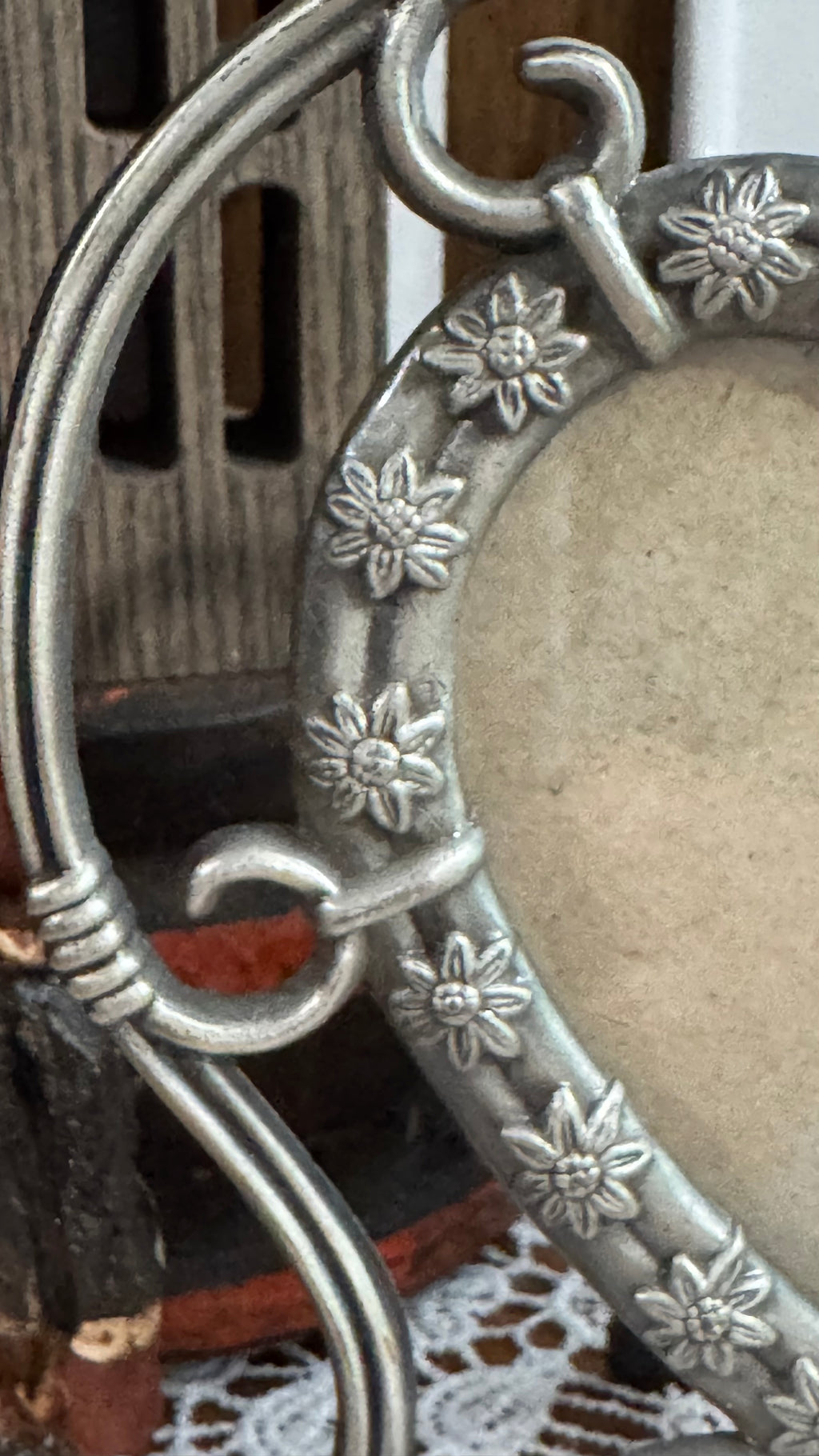SUN Silver-Tone Heart Picture Frame with Daisies & Scrollwork