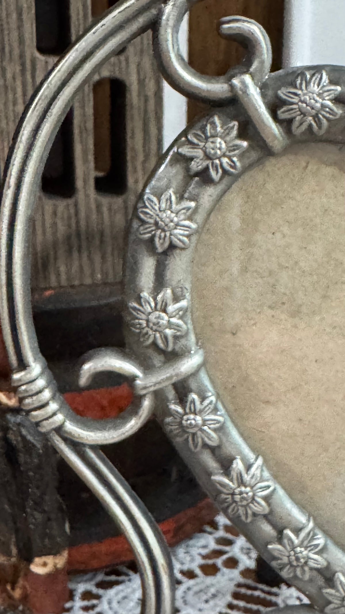 SUN Silver-Tone Heart Picture Frame with Daisies & Scrollwork