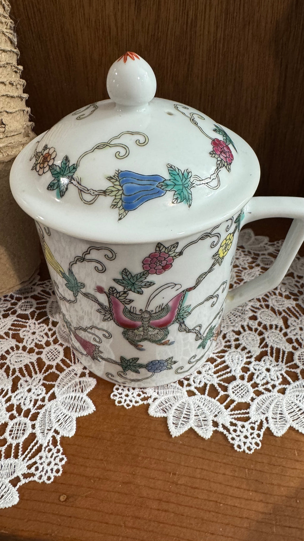 Chinese Porcelain Lidded Tea Mug – Colorful Butterfly & Floral Design