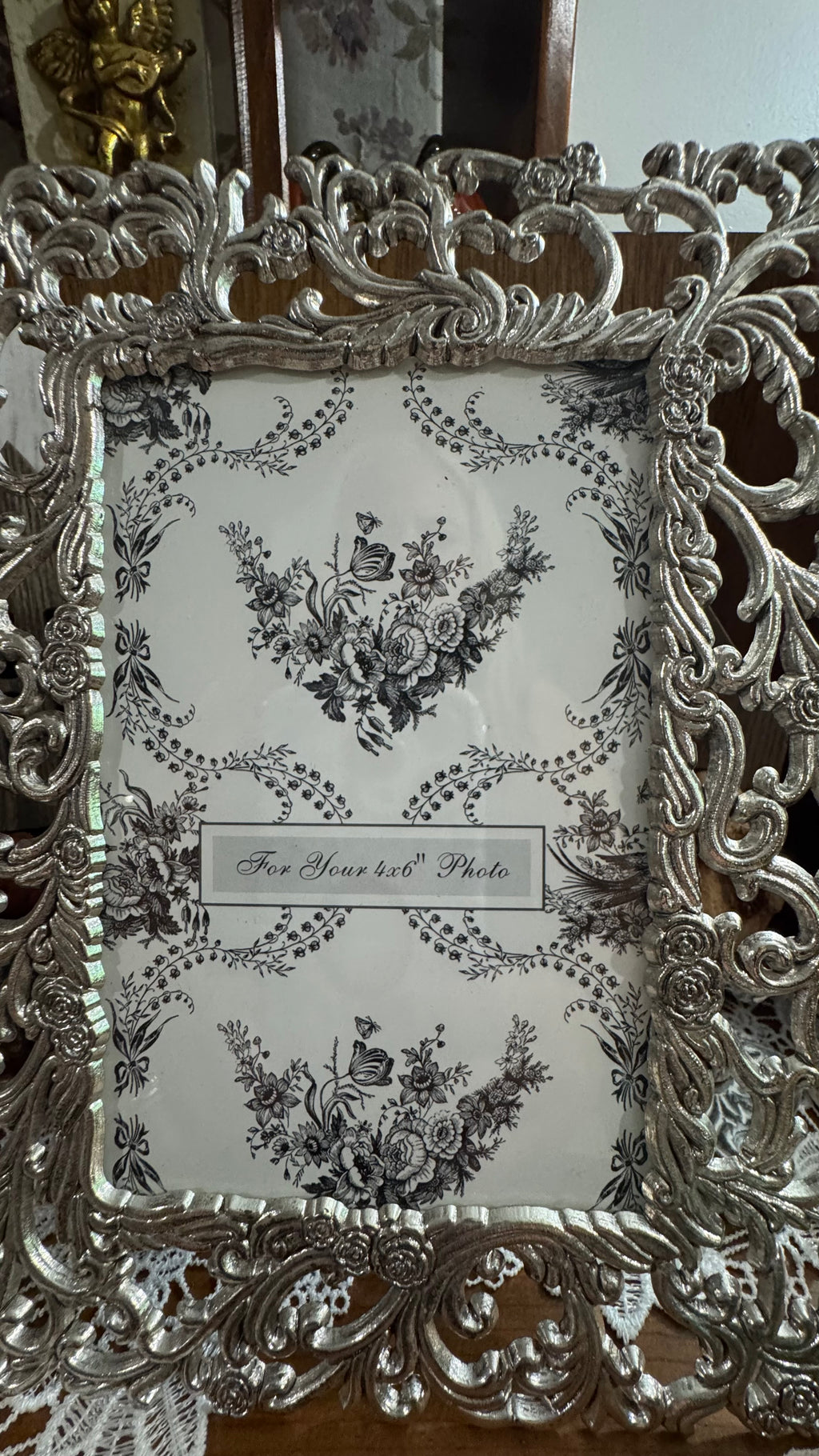 Ornate Silver-Tone Floral Scroll Photo Frame – 4×6 –