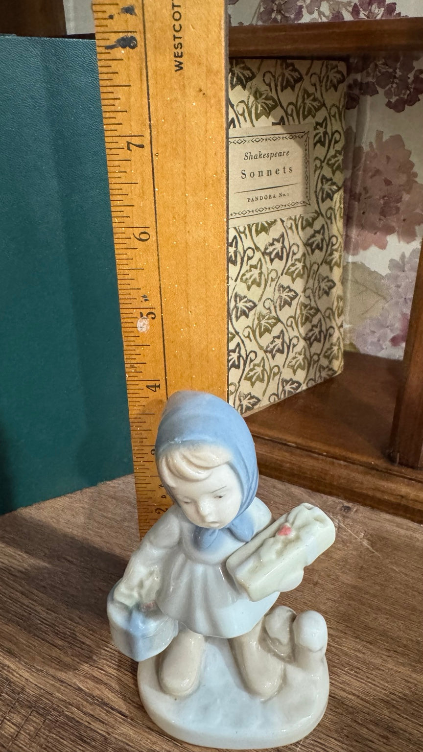 Mirmasu Porcelain Girl Figurine – Blue & White