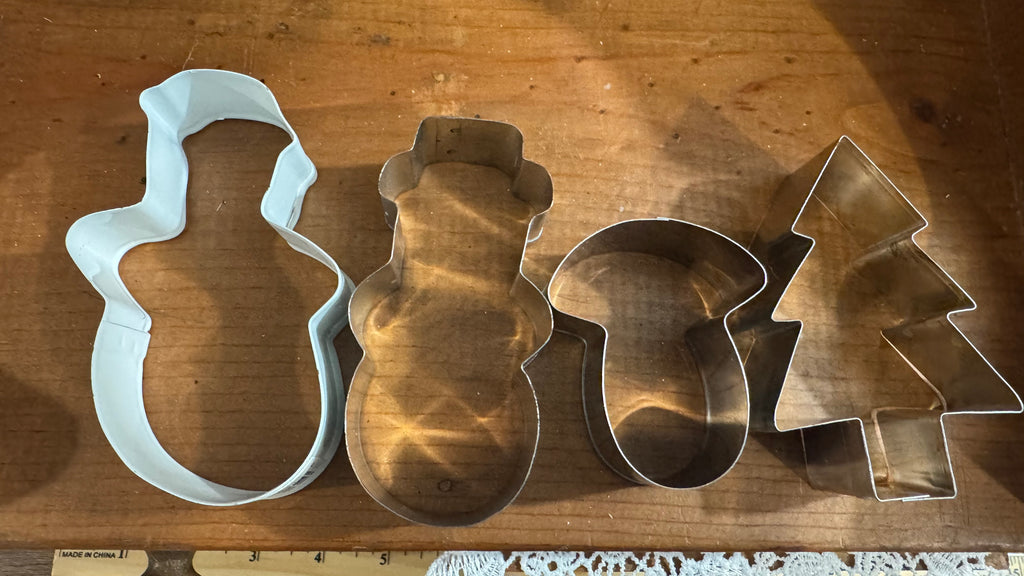 Set of 4 Christmas Cookie Cutters – Snowmen, Mitten & Tree
