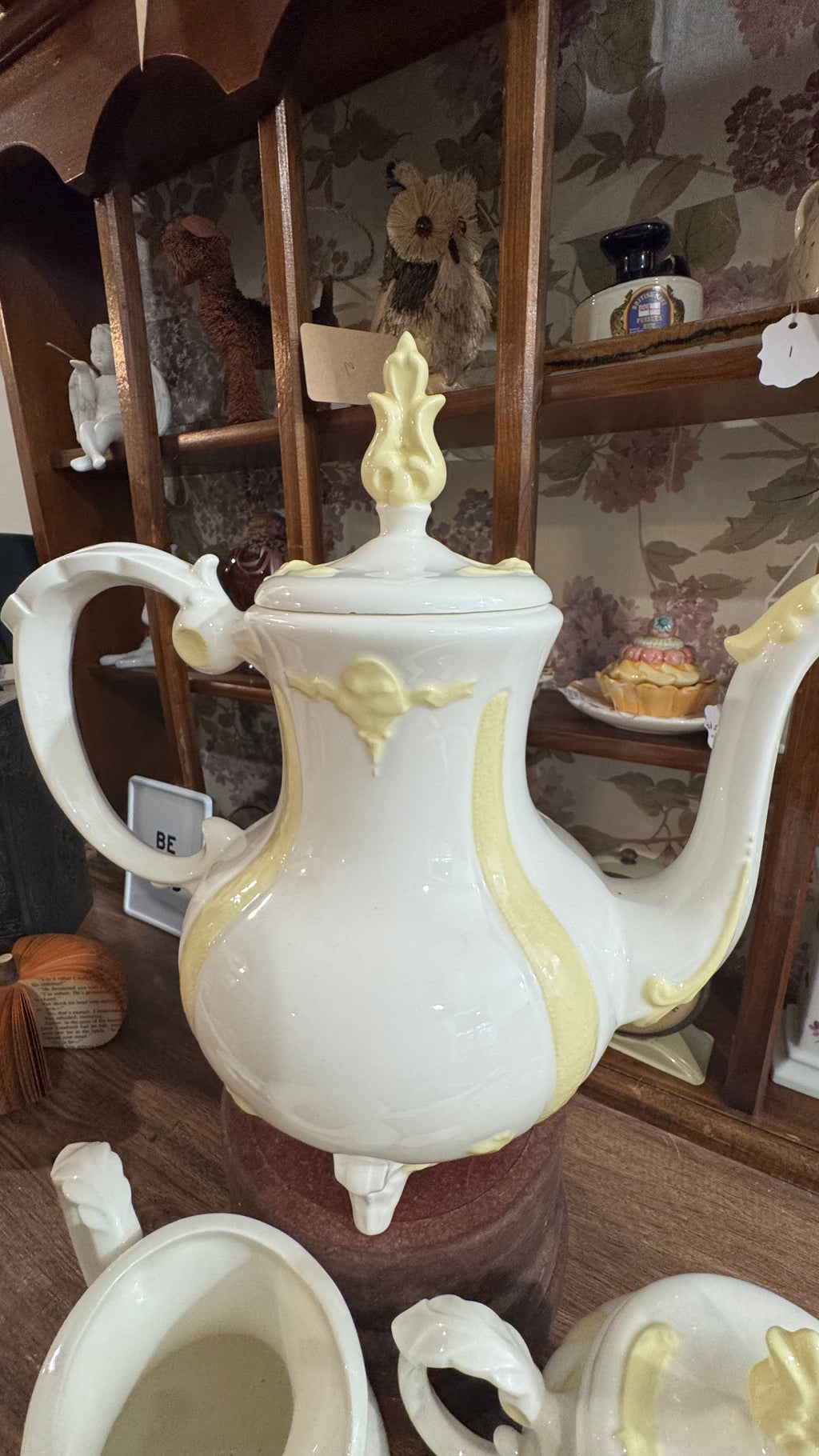 Loma White & Pale Yellow 3-Piece Coffee Set – Ornate Footed Design