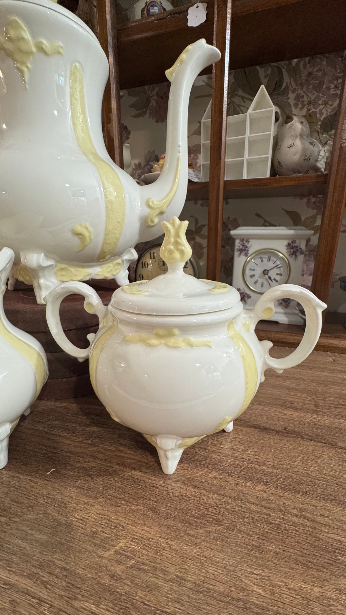 Loma White & Pale Yellow 3-Piece Coffee Set – Ornate Footed Design
