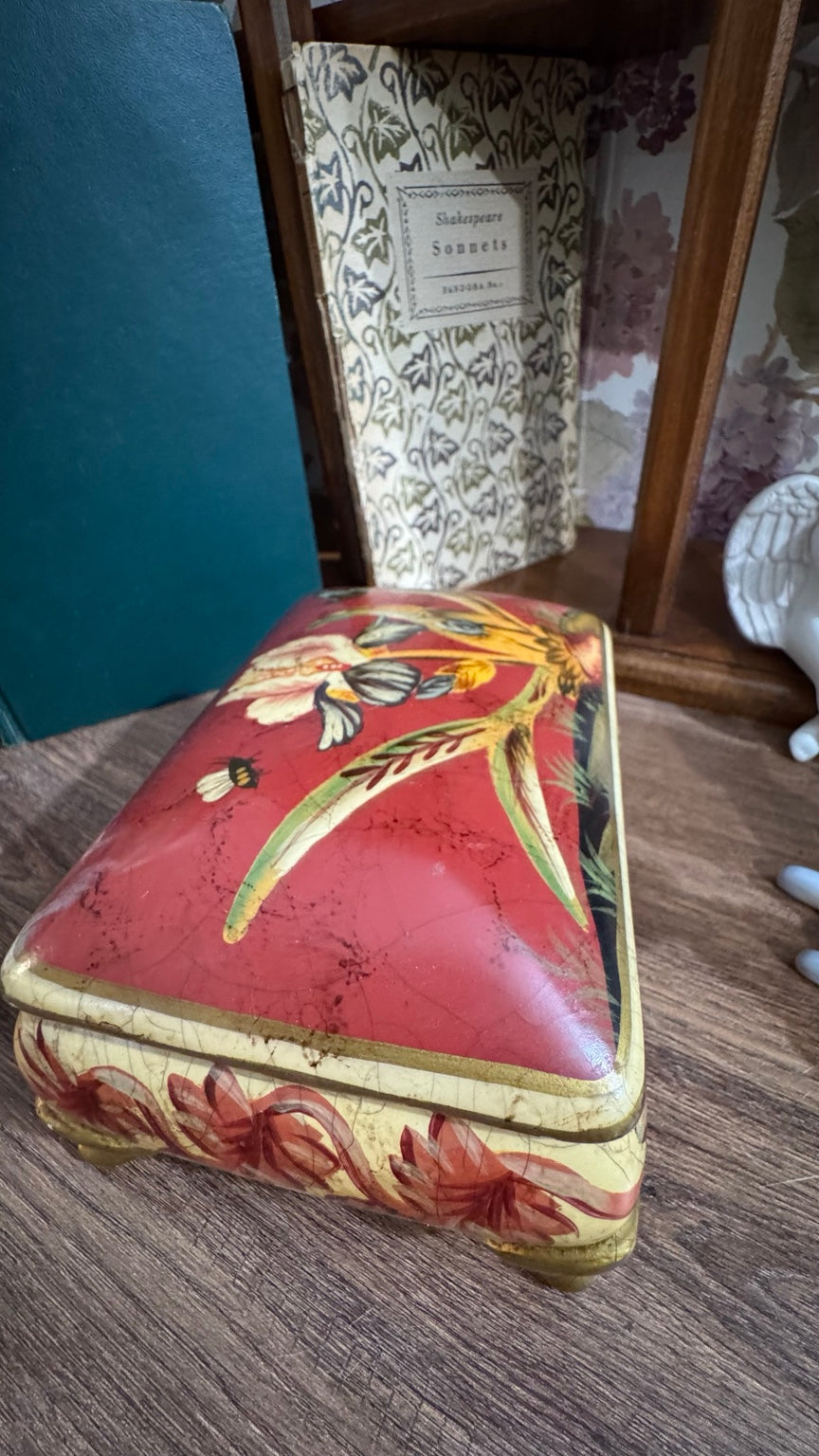 Raymond Waites Floral Butterfly Decorative Lidded Box – Toyo Trading