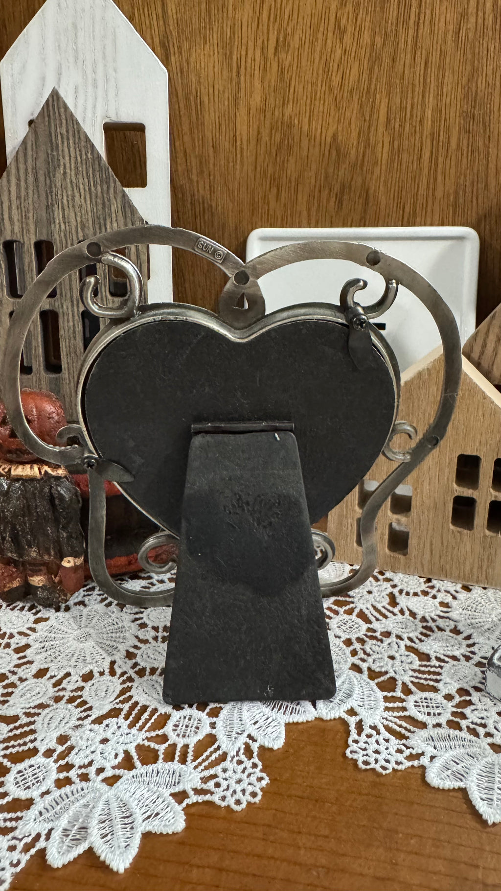 SUN Silver-Tone Heart Picture Frame with Daisies & Scrollwork