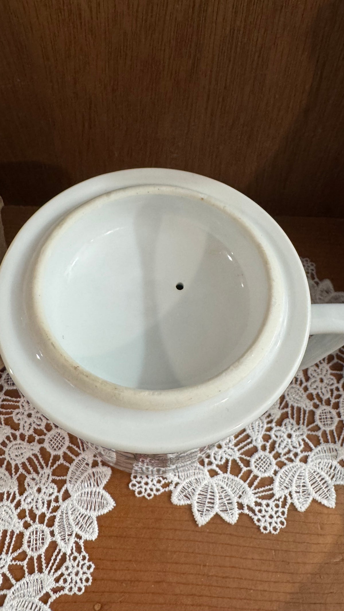 Chinese Porcelain Lidded Tea Mug – Colorful Butterfly & Floral Design