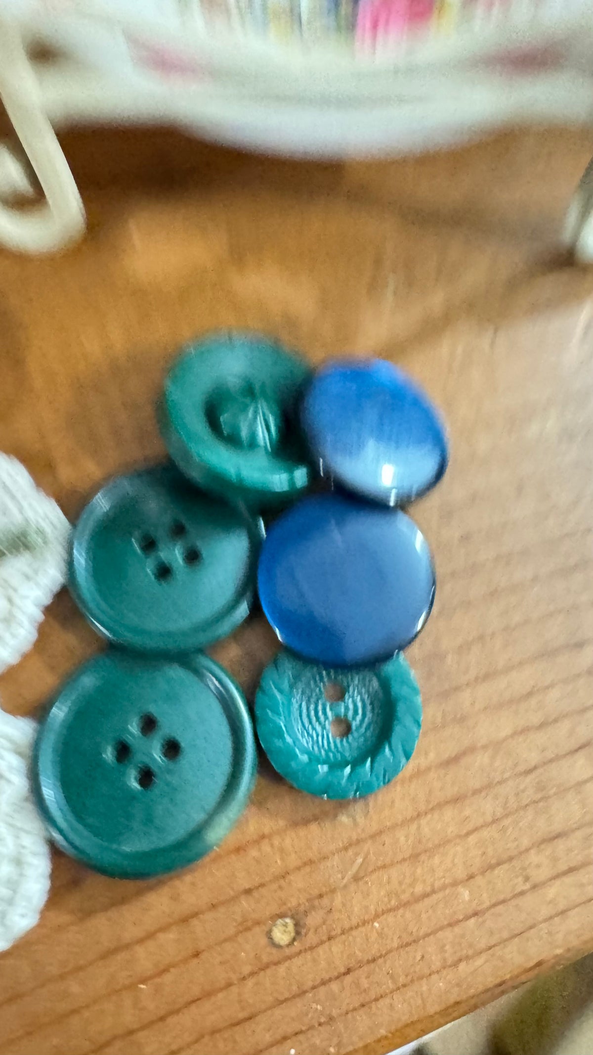 Vintage Sewing Notions Lot – Crochet Flowers & Assorted Buttons