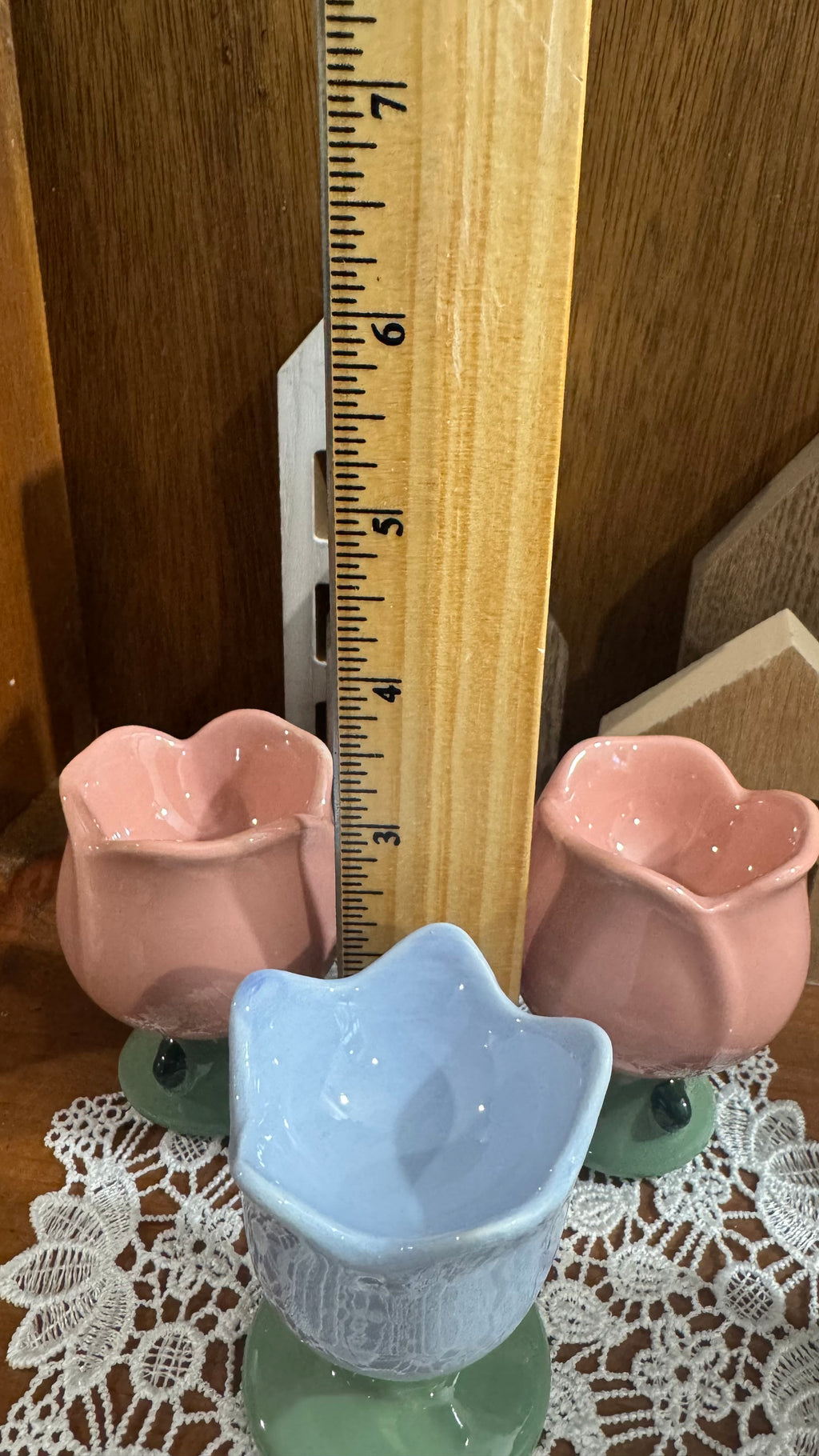 Set of 4 Pastel Tulip Ceramic Egg Cups – Pink & Blue with Green Bases