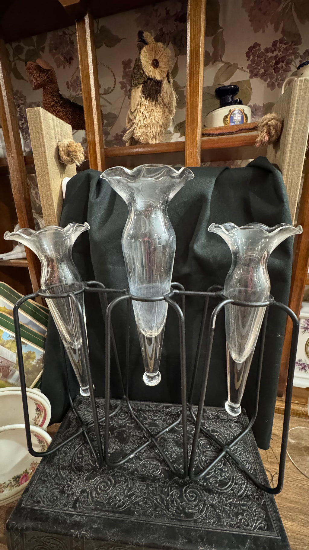 3 Glass Bud Vases with Black Metal Stand – Ruffled Flower Design