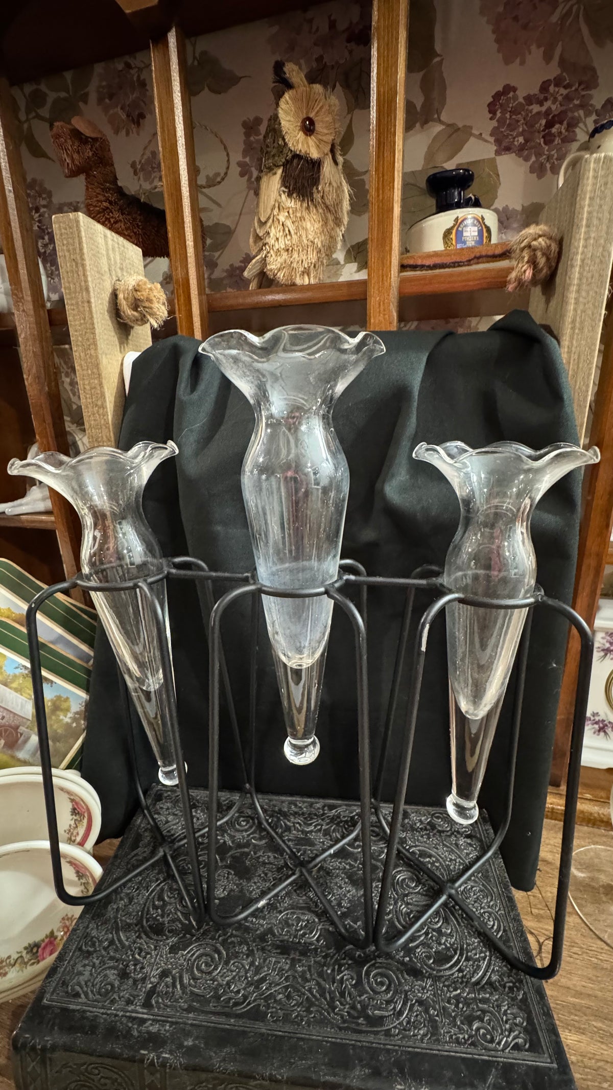 3 Glass Bud Vases with Black Metal Stand – Ruffled Flower Design