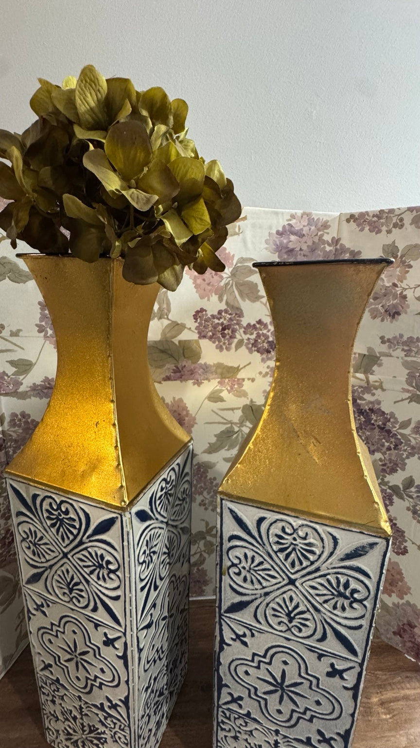 Set of 2 Blue & White Mediterranean Style Decorative Floor Vases – Gold Accent