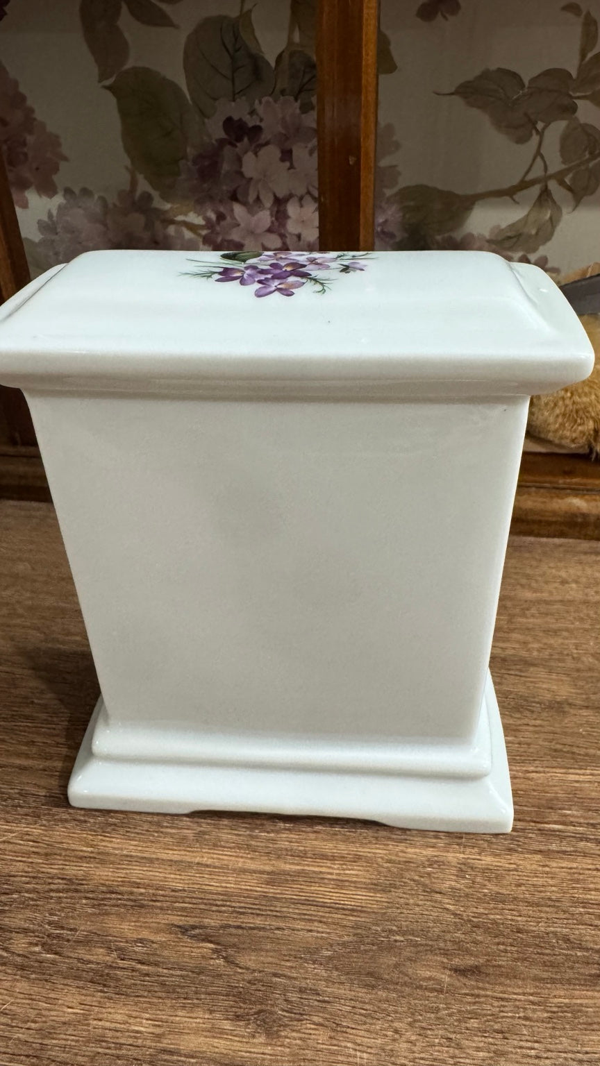 Vintage Porcelain Violet Floral Quartz Mantel Clock – Made in Taiwan
