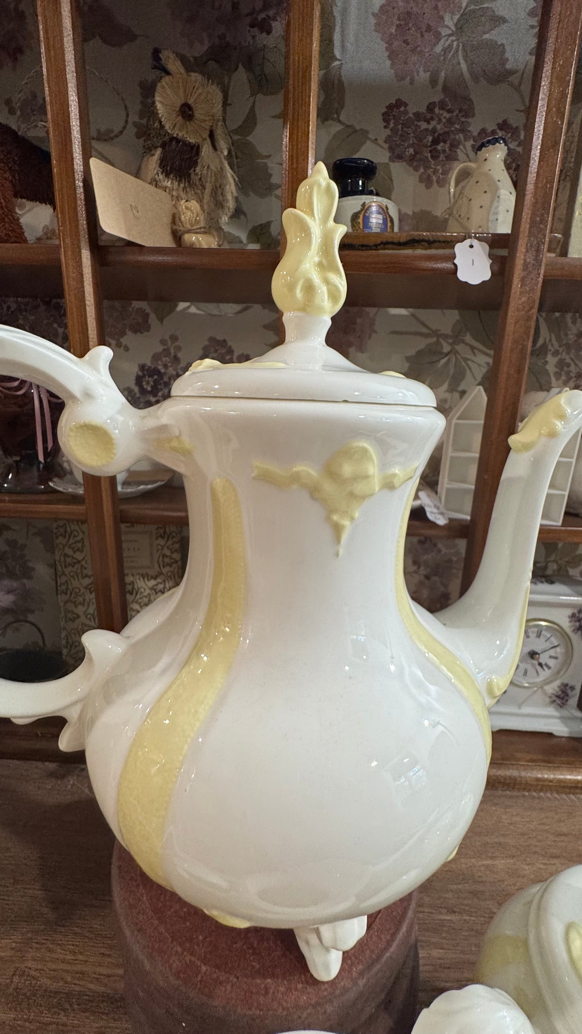 Loma White & Pale Yellow 3-Piece Coffee Set – Ornate Footed Design
