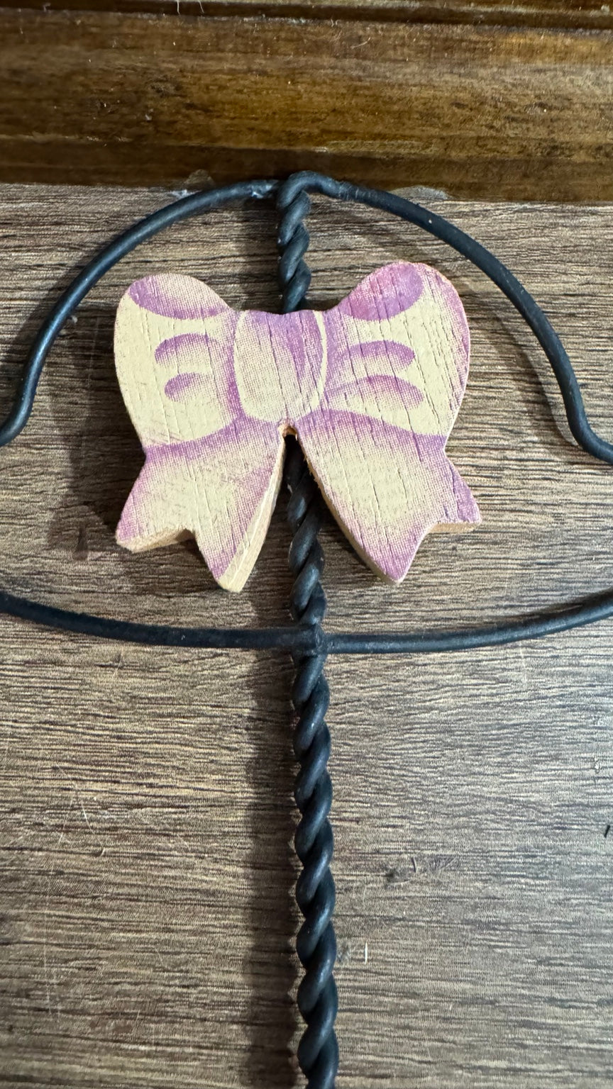 Miniature Rug Beater with Wooden Bow – Vintage Country Decor