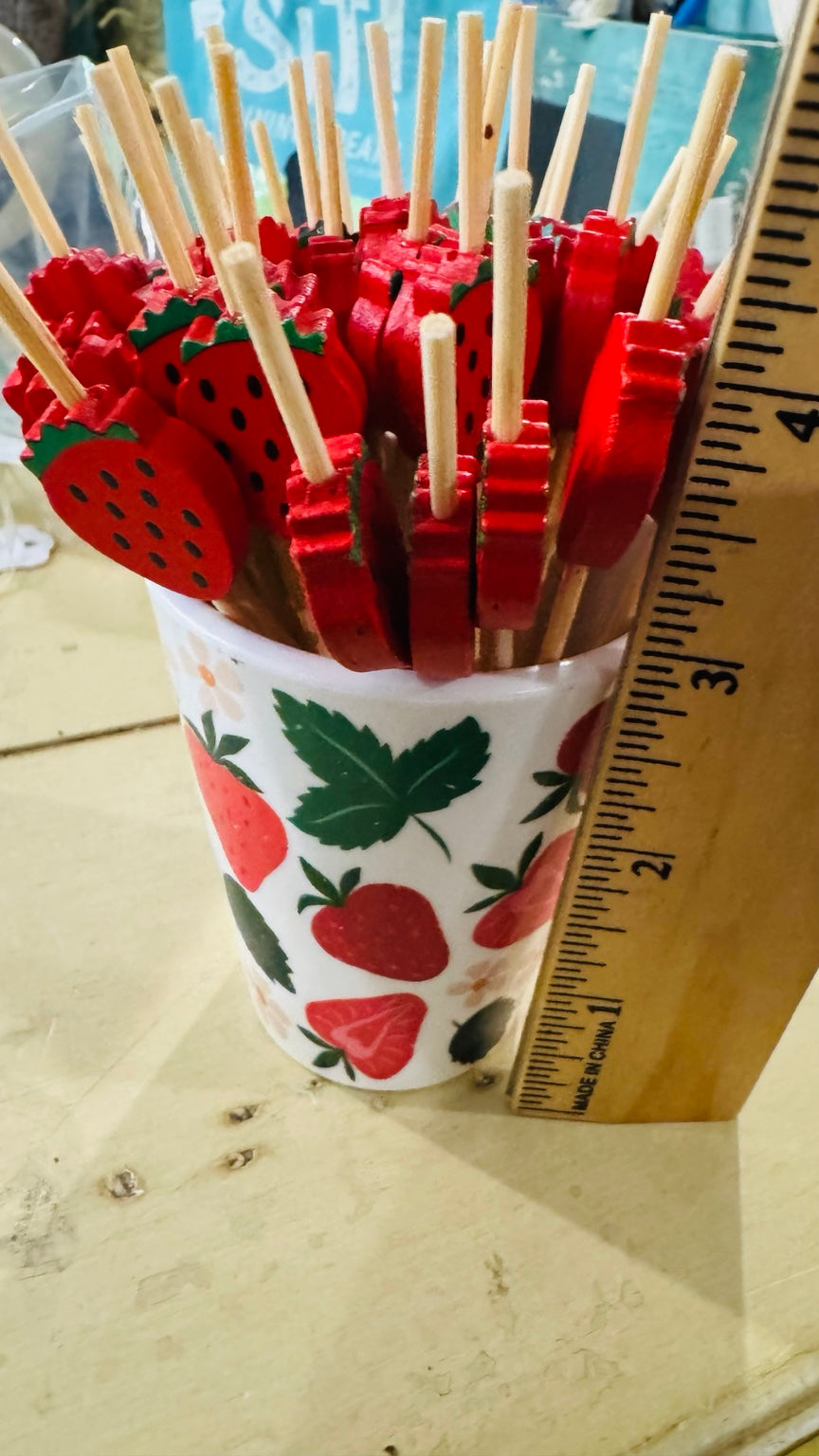 Strawberry Cup with 40 Strawberry Picks – Retro Kitchen Decor