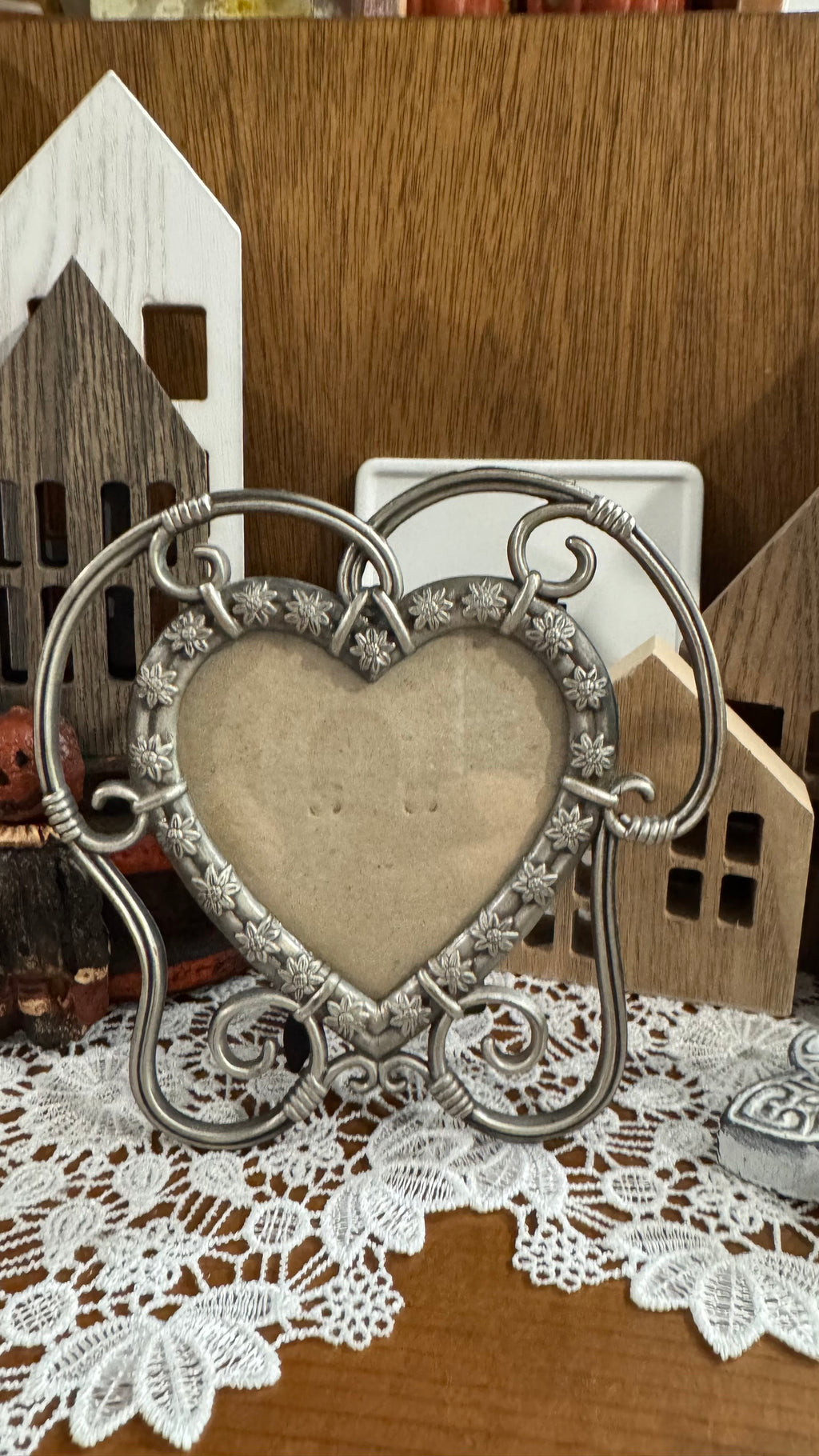 SUN Silver-Tone Heart Picture Frame with Daisies & Scrollwork