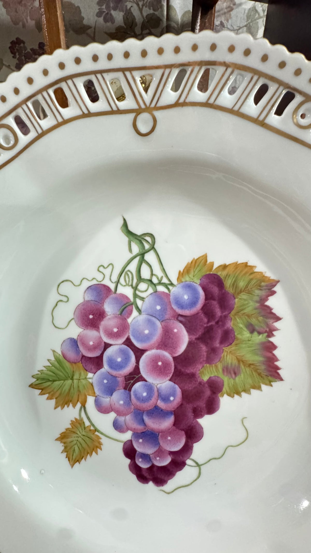Vintage Chelsea House Grape Decorative Bowl Plate – Pierced Rim 10