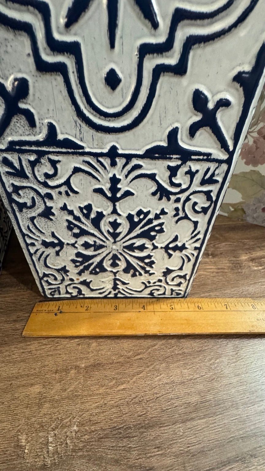 Set of 2 Blue & White Mediterranean Style Decorative Floor Vases – Gold Accent