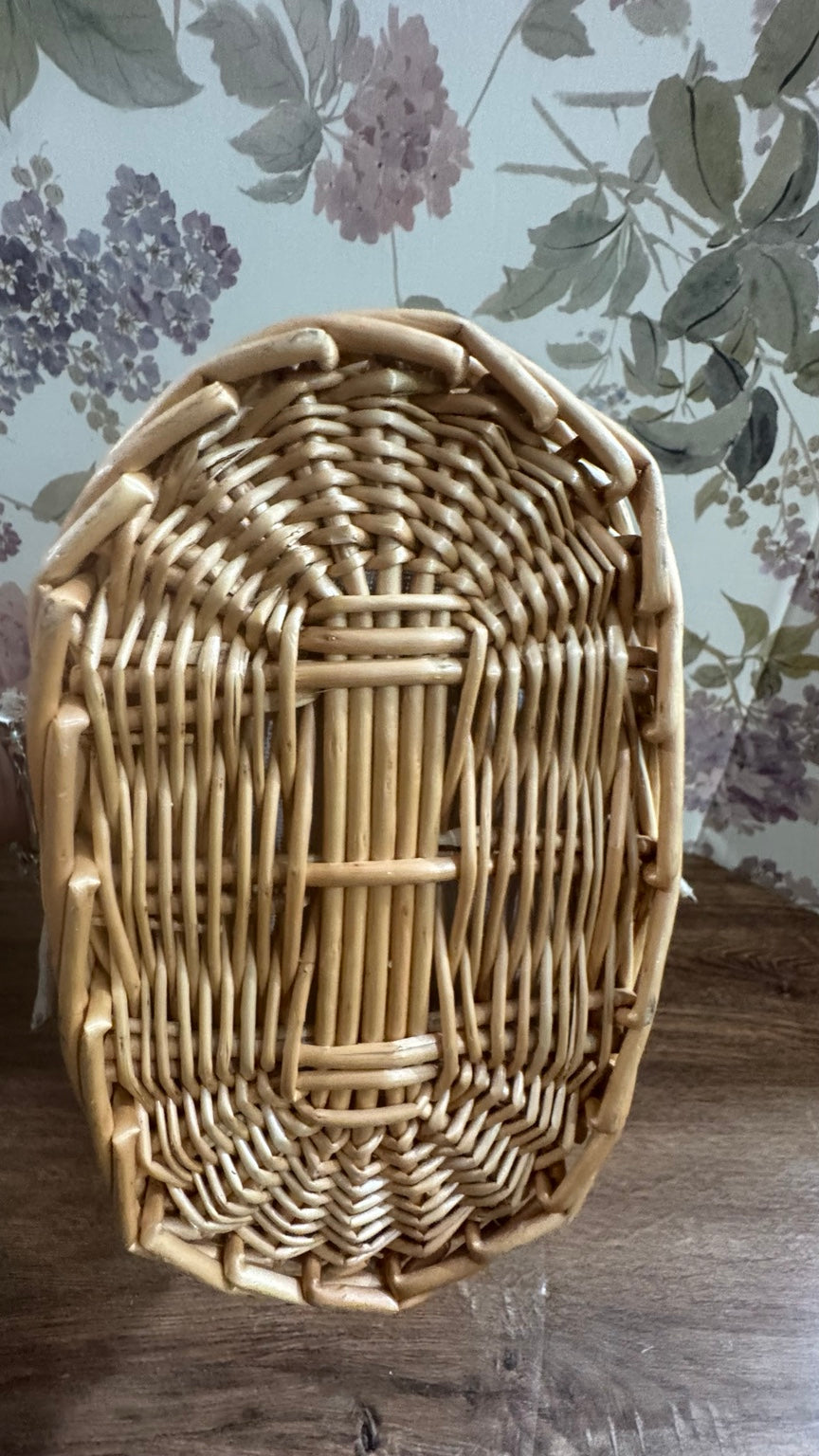 Vintage Wicker Picnic Basket with Lid & Fabric Liner