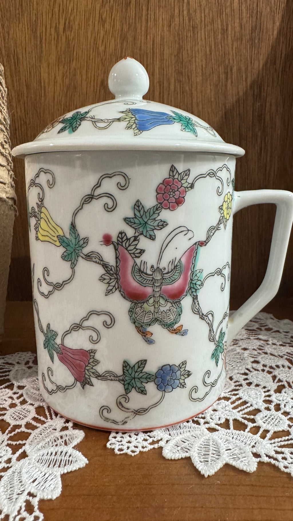Chinese Porcelain Lidded Tea Mug – Colorful Butterfly & Floral Design