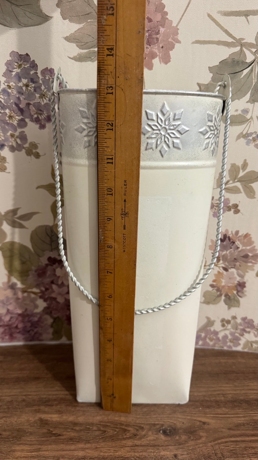 White Metal Farmhouse Wall Pocket Vase | Rustic Floral Holder