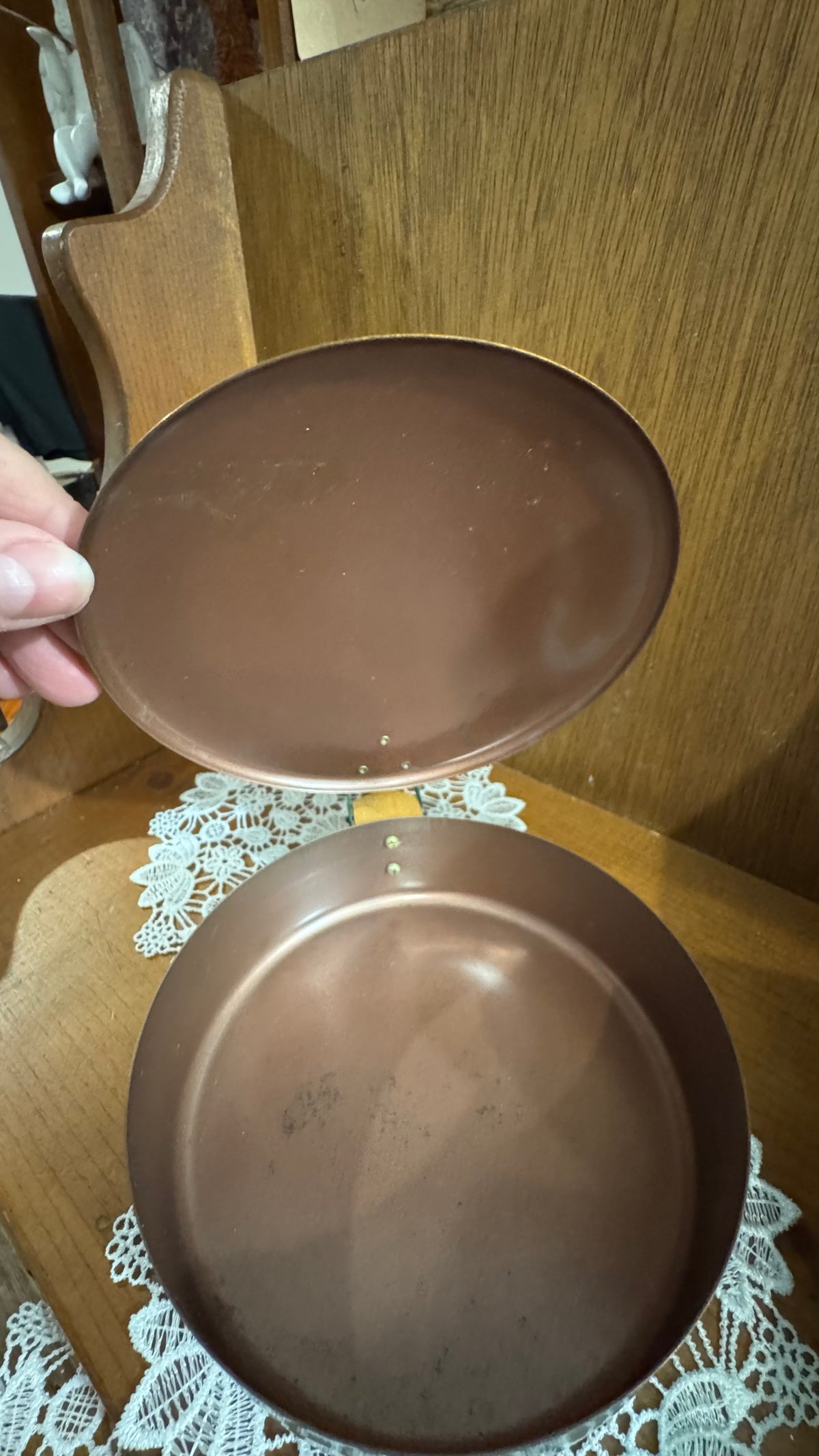 Vintage Silent Butler Crumb Catcher – Gold & Green with Wooden Handle