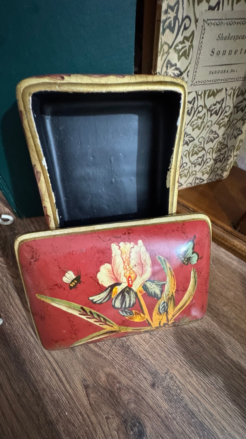 Raymond Waites Floral Butterfly Decorative Lidded Box – Toyo Trading